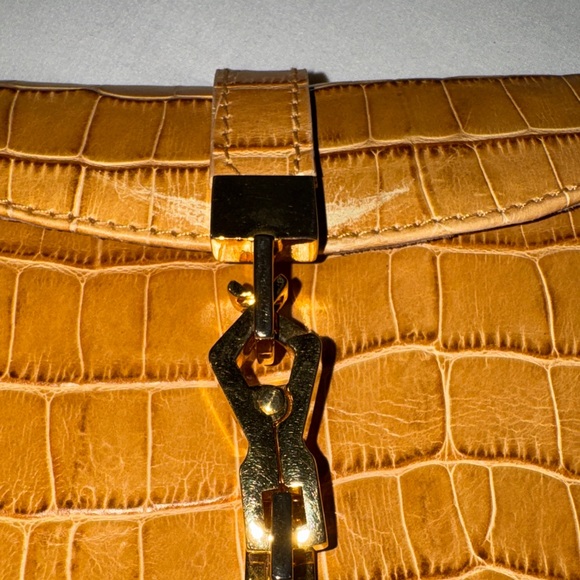 Puntotres Elegant Tan Crocodile Embossed Genuine Leather Shoulder Bag - Picture 10 of 13